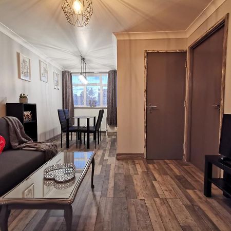 Palaz 2 - 2 Bedroom Flat Edmonton Exterior photo