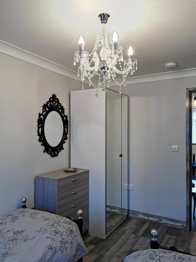 Palaz 2 - 2 Bedroom Flat Edmonton Exterior photo