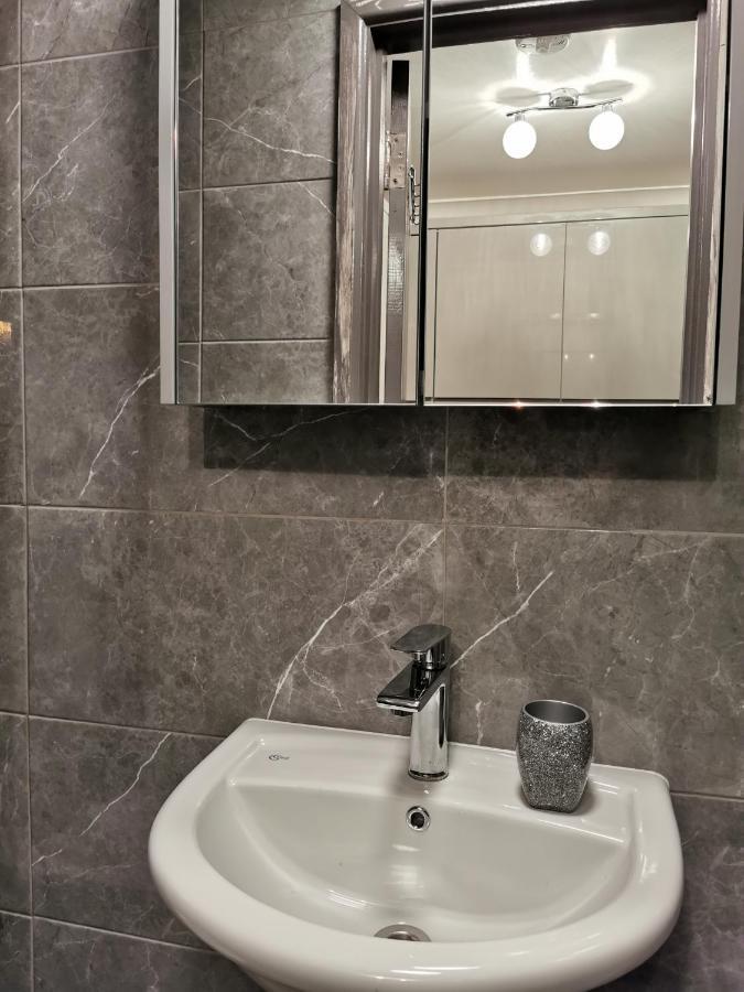 Palaz 2 - 2 Bedroom Flat Edmonton Exterior photo