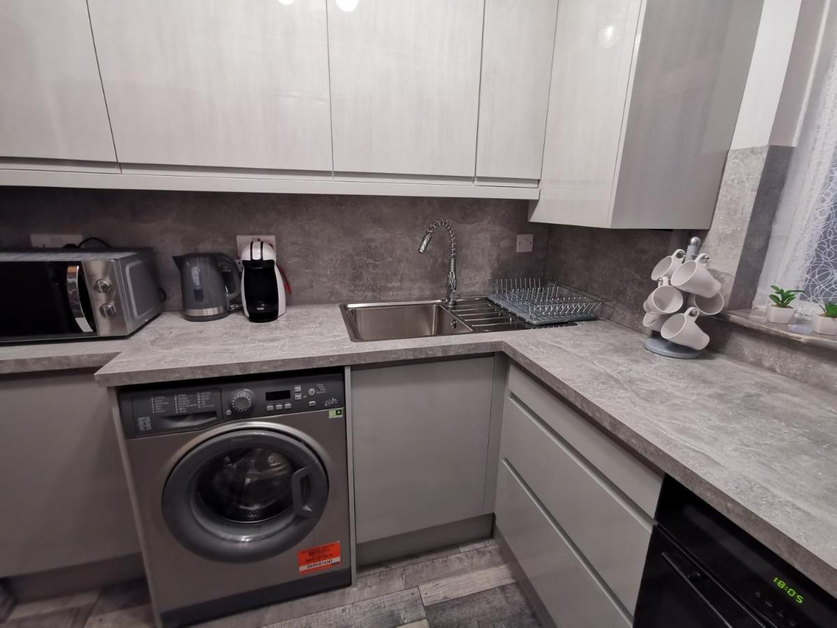 Palaz 2 - 2 Bedroom Flat Edmonton Exterior photo