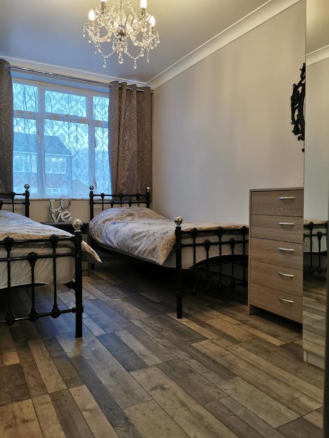 Palaz 2 - 2 Bedroom Flat Edmonton Exterior photo
