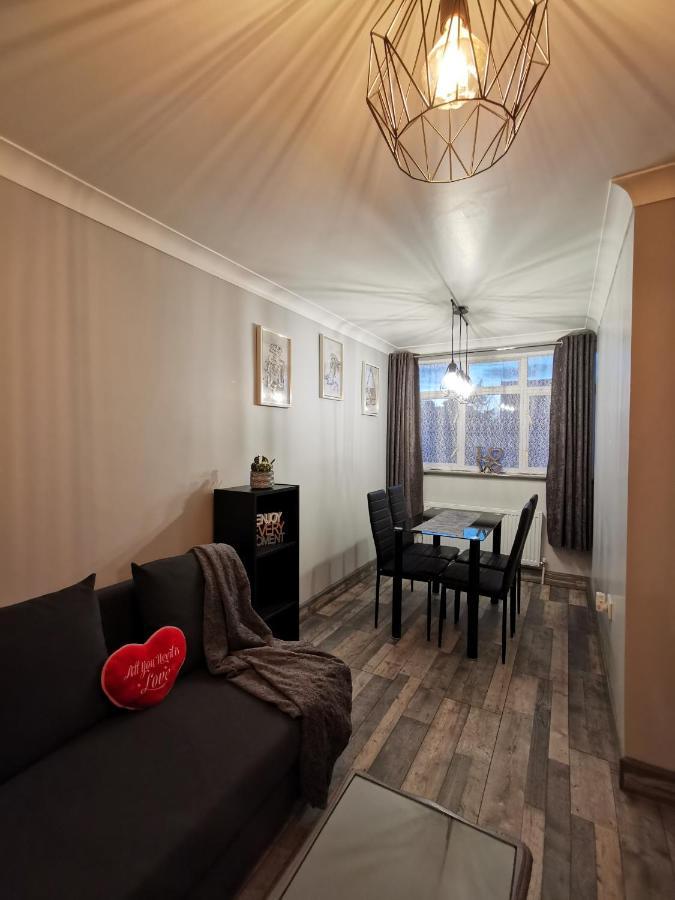 Palaz 2 - 2 Bedroom Flat Edmonton Exterior photo