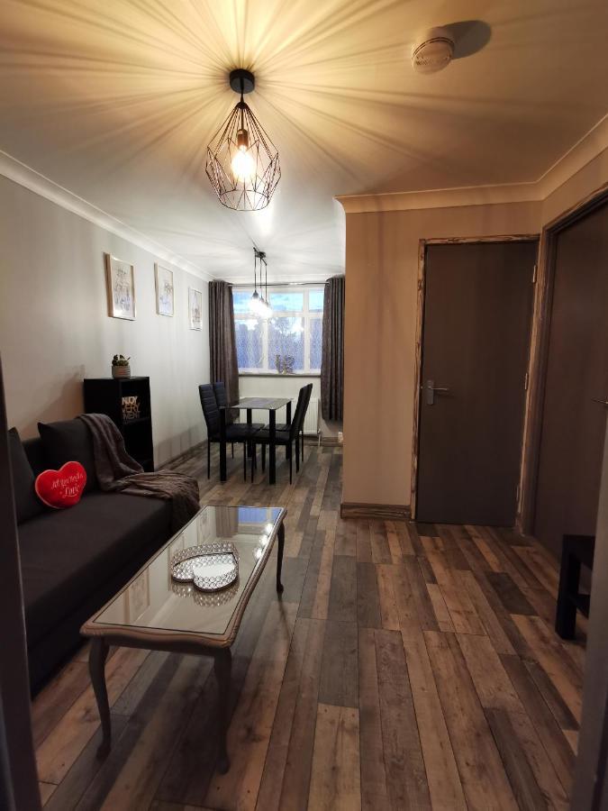Palaz 2 - 2 Bedroom Flat Edmonton Exterior photo